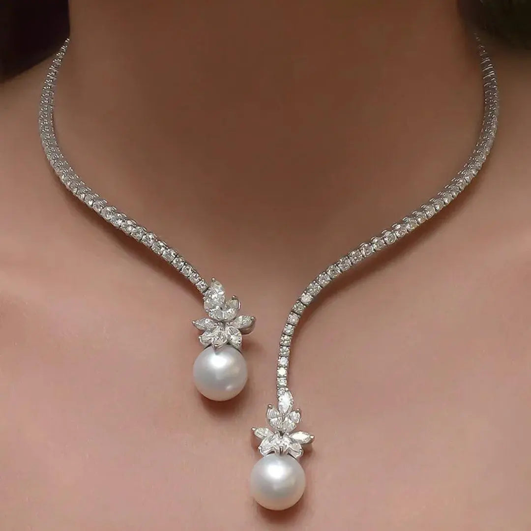 Květomila | Elegantní třpytivý perlový náhrdelník ve stříbrné barvě