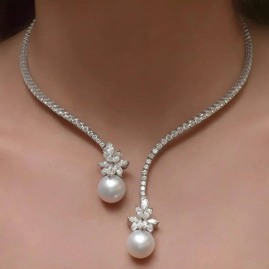 Květomila | Elegantní třpytivý perlový náhrdelník ve stříbrné barvě